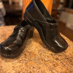 Women's Dansko Clogs I Sz 40 (U.S. 9.5/10)
